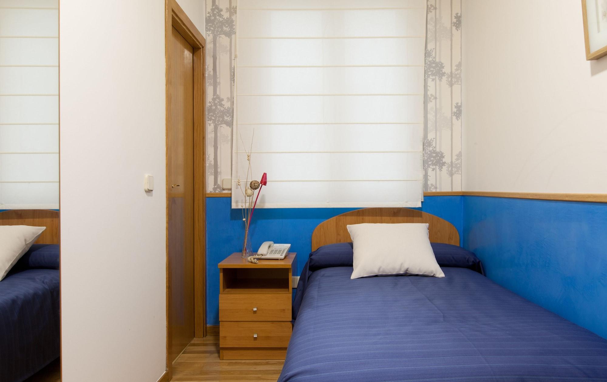 Hostal Montaloya Madrid Eksteriør bilde
