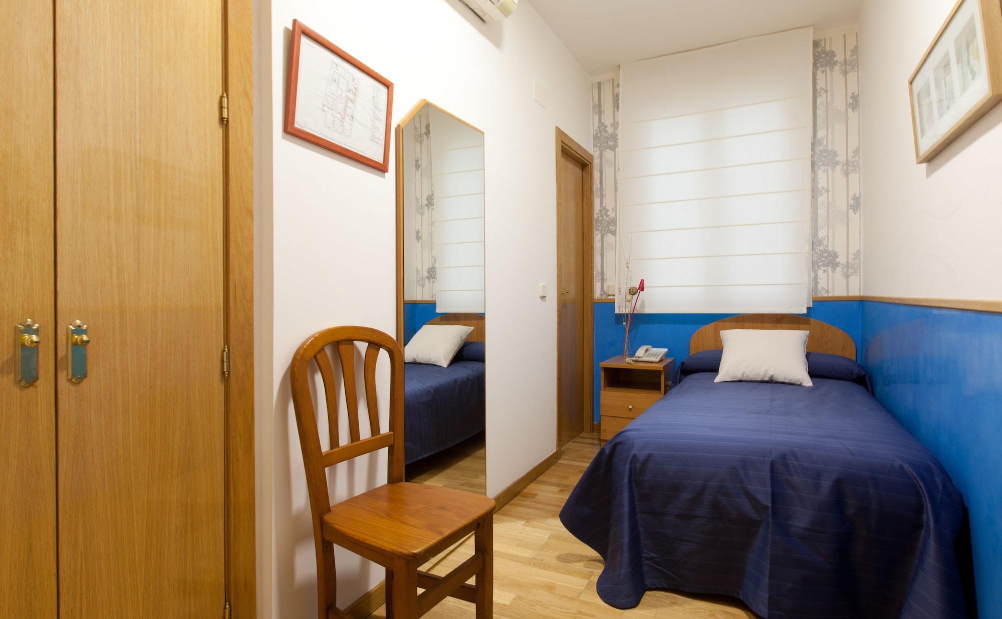 Hostal Montaloya Madrid Eksteriør bilde