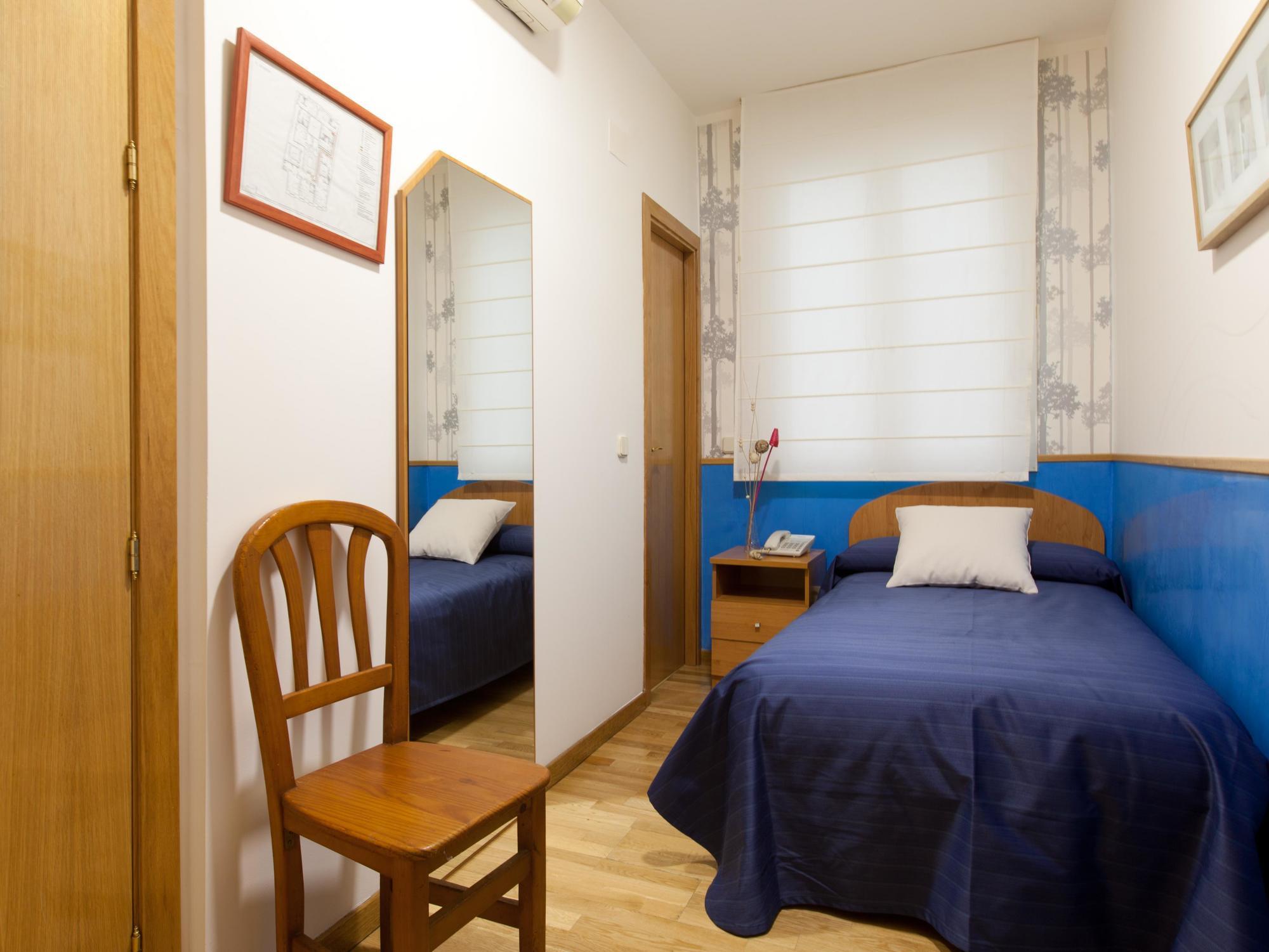 Hostal Montaloya Madrid Eksteriør bilde