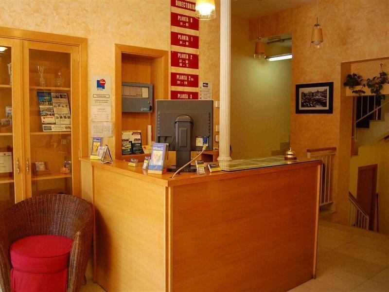 Hostal Montaloya Madrid Eksteriør bilde