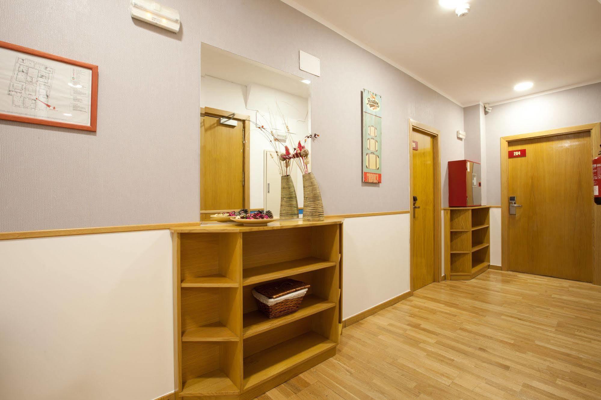 Hostal Montaloya Madrid Eksteriør bilde