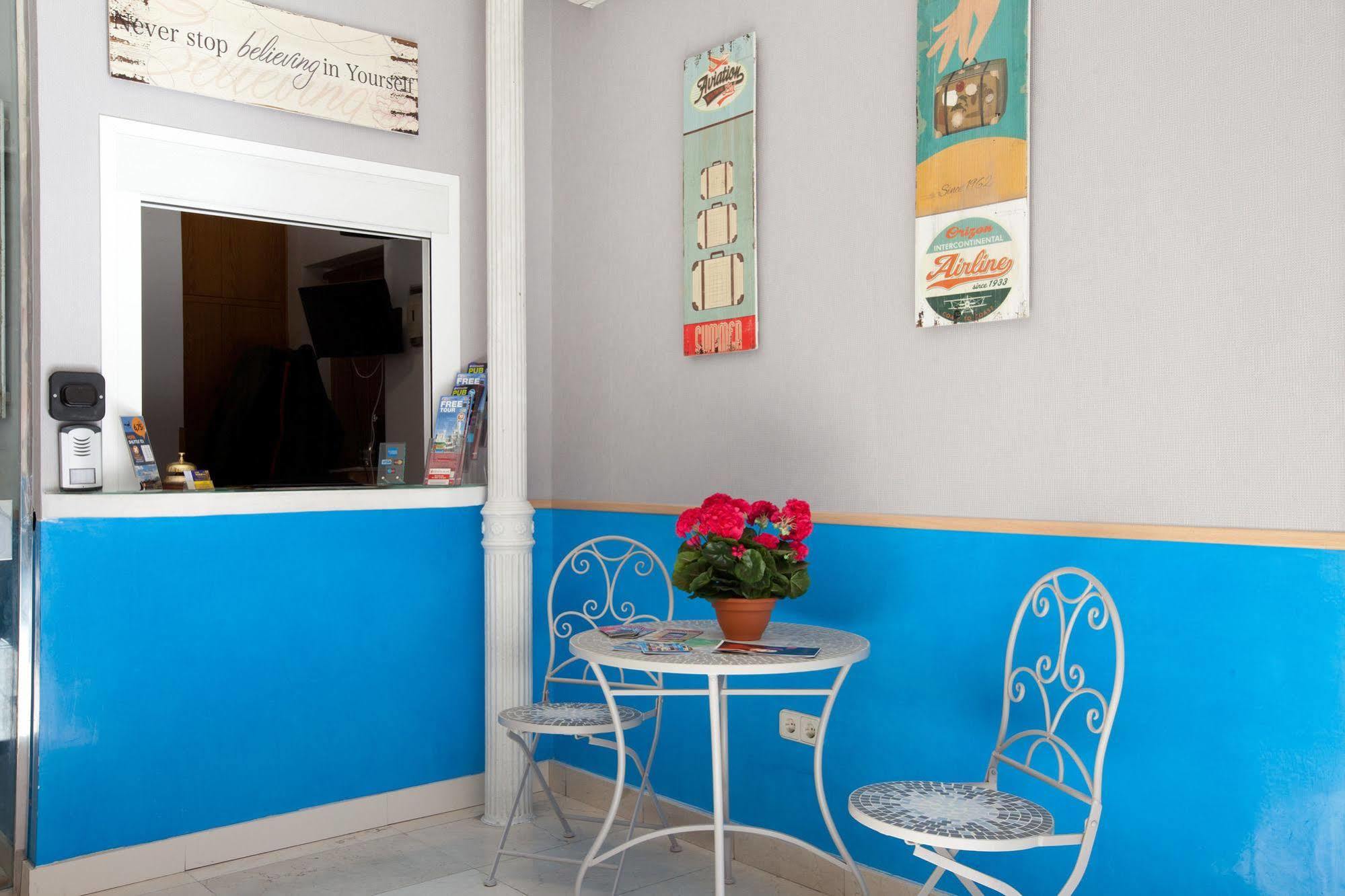 Hostal Montaloya Madrid Eksteriør bilde